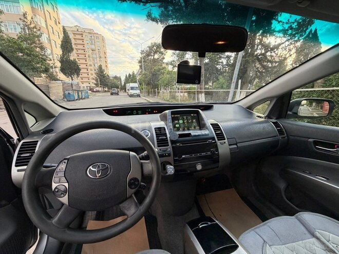 Toyota Prius-9