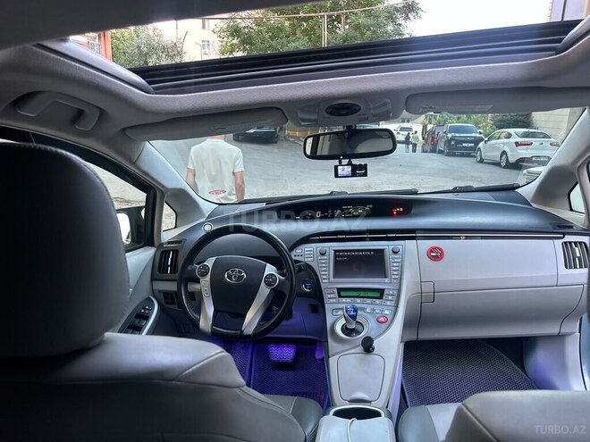 Toyota Prius-5