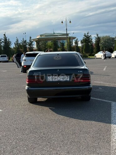 Mercedes E 270-5