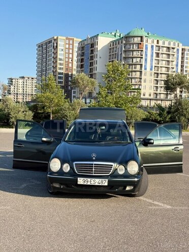 Mercedes E 270-7