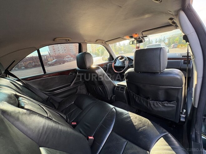Mercedes E 270-11