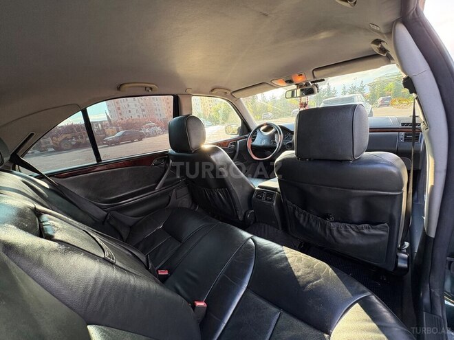 Mercedes E 270-13