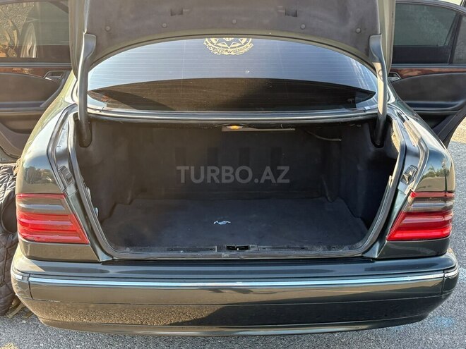 Mercedes E 270-16