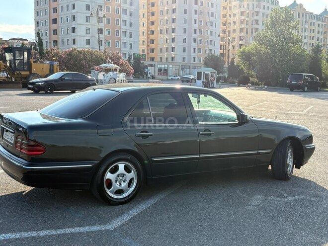Mercedes E 270-17