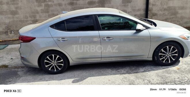 Hyundai Elantra-4