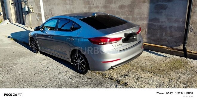 Hyundai Elantra-3
