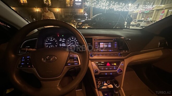 Hyundai Elantra-8