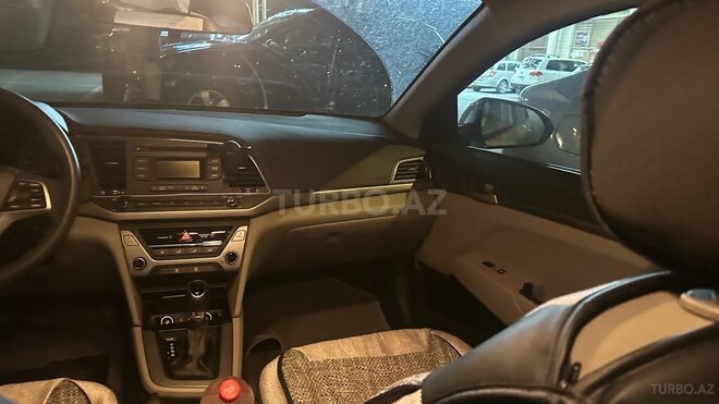 Hyundai Elantra-7