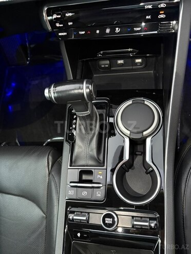 Kia K5-4