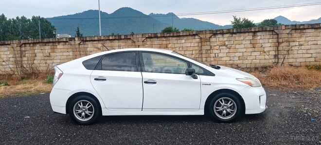 Toyota Prius-4