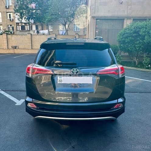 Toyota RAV4-8