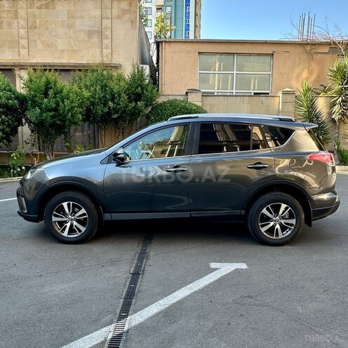 Toyota RAV4-6