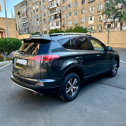 Toyota RAV4-7