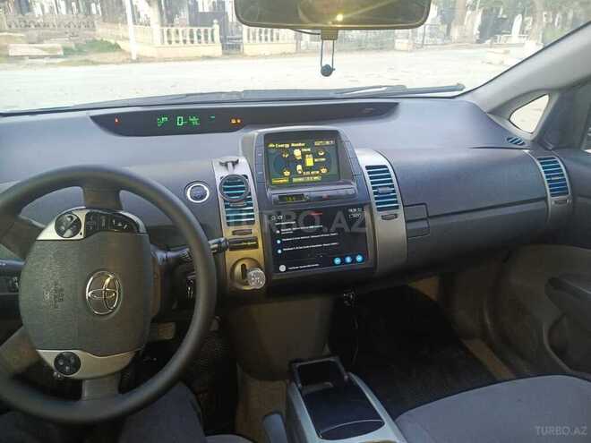 Toyota Prius-4