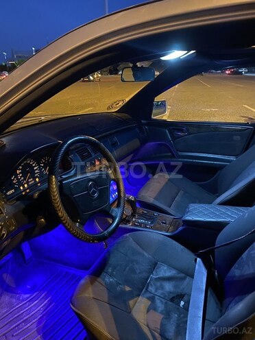 Mercedes E 230-9