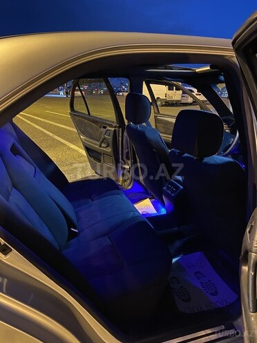 Mercedes E 230-8