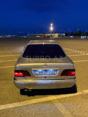 Mercedes E 230-2