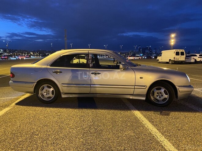 Mercedes E 230-3