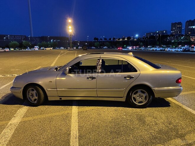 Mercedes E 230-6