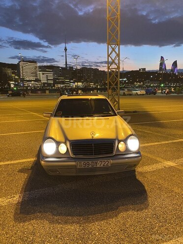 Mercedes E 230-1