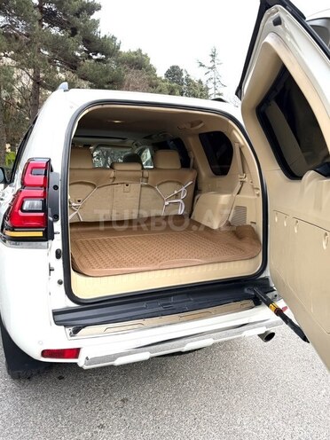 Toyota Land Cruiser Prado-10