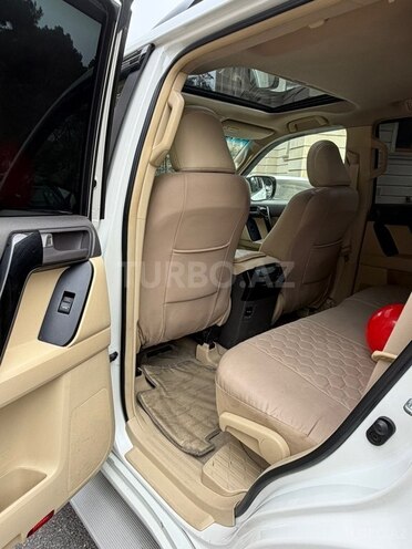 Toyota Land Cruiser Prado-12