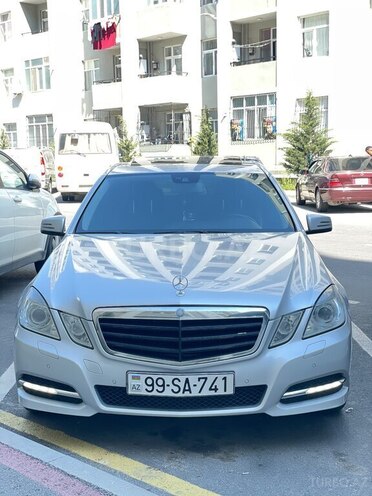 Mercedes E 220-1