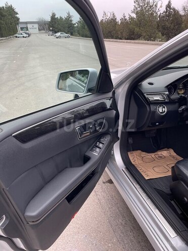 Mercedes E 220-12
