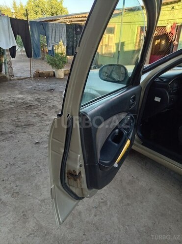 Nissan Sunny-7