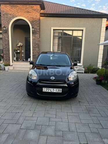 Nissan March-9