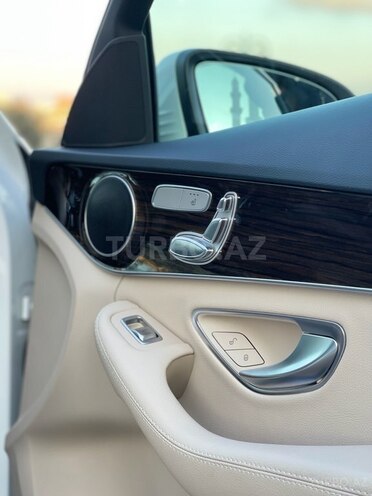 Mercedes C 300 4MATIC-7