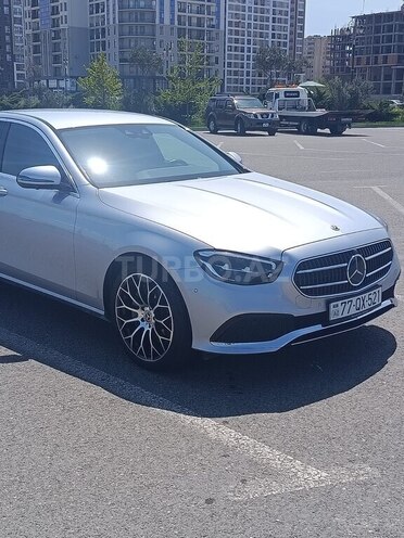 Mercedes E 300 e-1