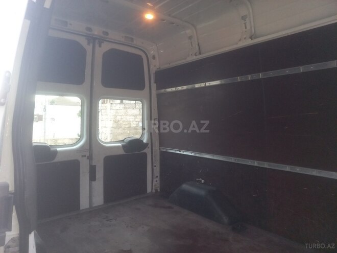 Ford Transit-6
