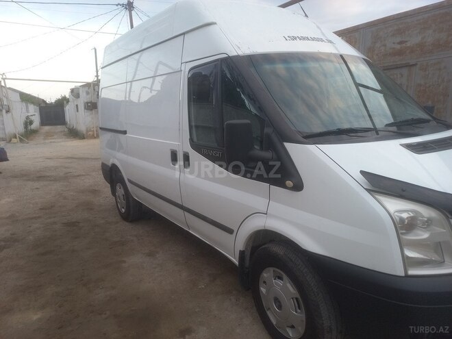 Ford Transit-8