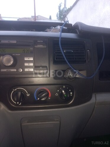 Ford Transit-14