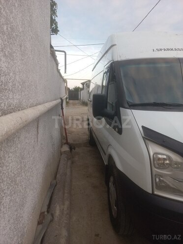 Ford Transit-11