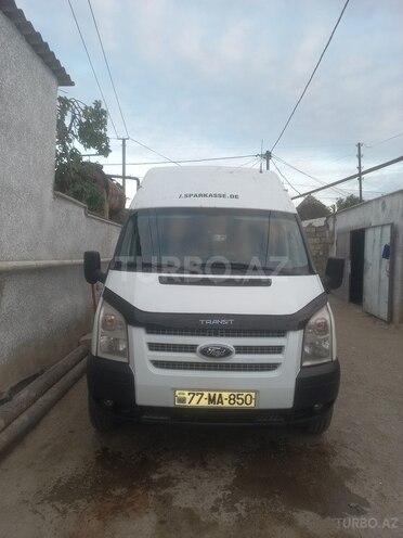 Ford Transit-12