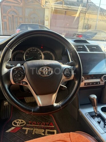 Toyota Camry-6