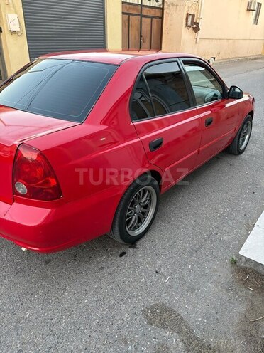 Hyundai Accent-4