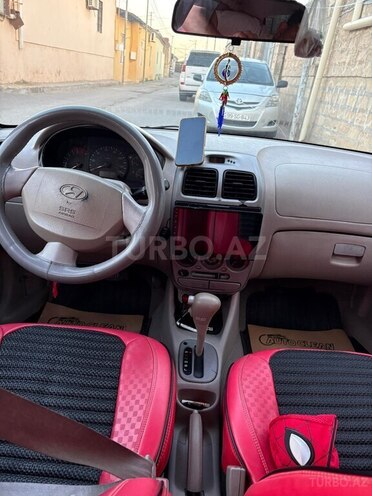 Hyundai Accent-11