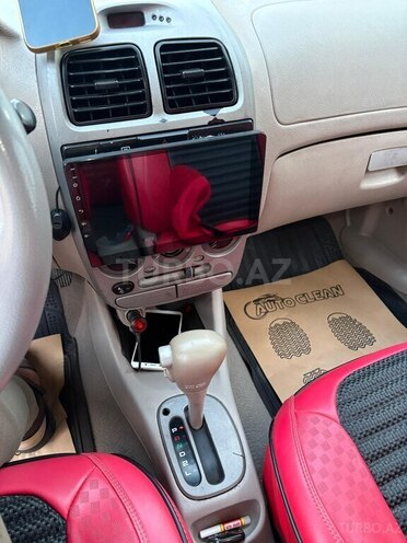 Hyundai Accent-13