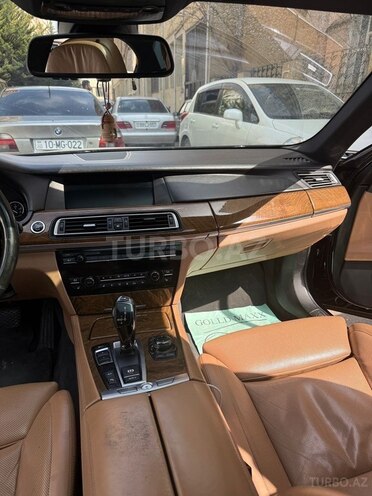 BMW 750-7