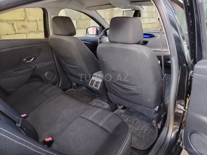 Renault Fluence-7