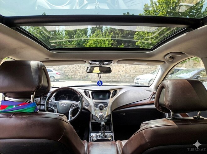 Hyundai Azera-5
