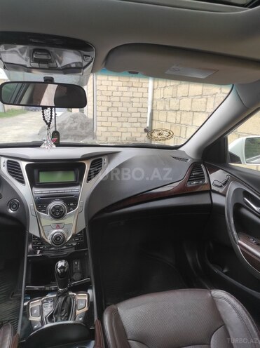 Hyundai Azera-7