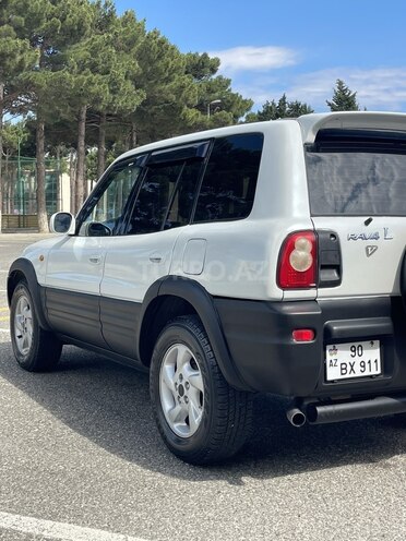 Toyota RAV4-4