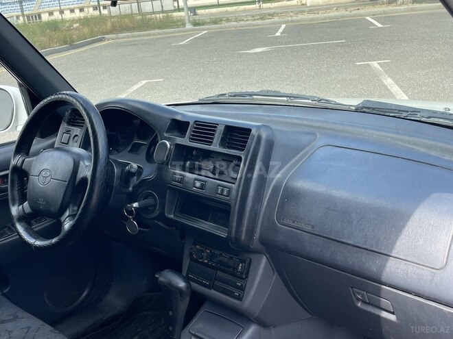 Toyota RAV4-12