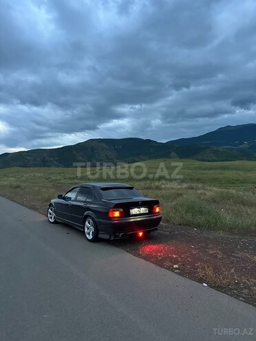 BMW 318-2