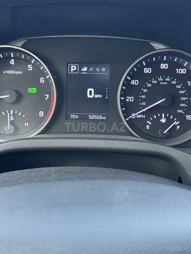 Hyundai Elantra-8