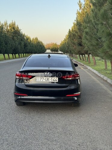 Hyundai Elantra-4